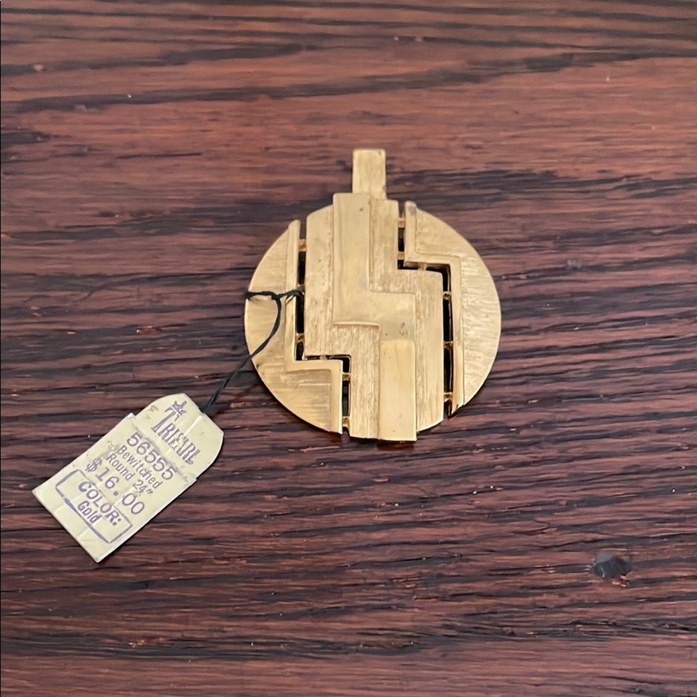 Vintage Trifari Bewitched Round Pendant